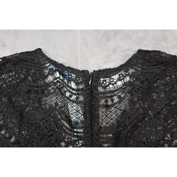 She + Sky Dress Womens Medium Black Knee Length Short Sleeve V-Neck Lace Accent - Picture 14 of 16